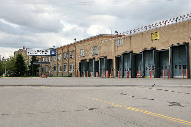 Struggling GM assembly plant in Janesville, Wisconsin. ©Cliff/flickr 