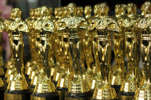 Oscars statuettes © Prayitno/ Flickr