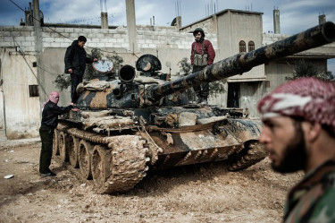 Feb. 23, 2012. A Free Syrian Army member prepares to fight with a tank whose crew defected from government forces in al-Qsair ©Freedom House