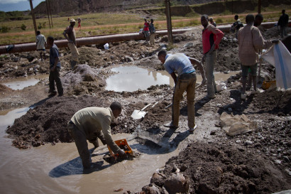 Artisanal copper mining in the Congo. Photo credit: Jacob Kushner