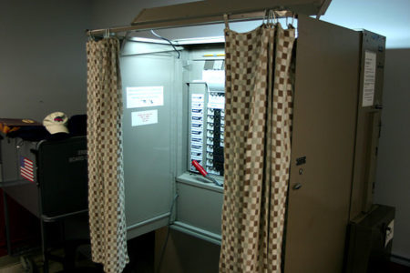 Polling booth, University at Buffalo. ©Public domain, Wikimedia Commons 