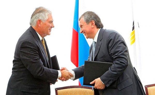 640px-Igor_Sechin_and_Rex_Tillerson_(2012-06-15)